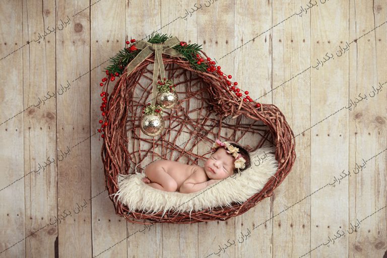 بک دراپ نوزاد سبد قلب با زنگوله های کریسمس IBD-4364